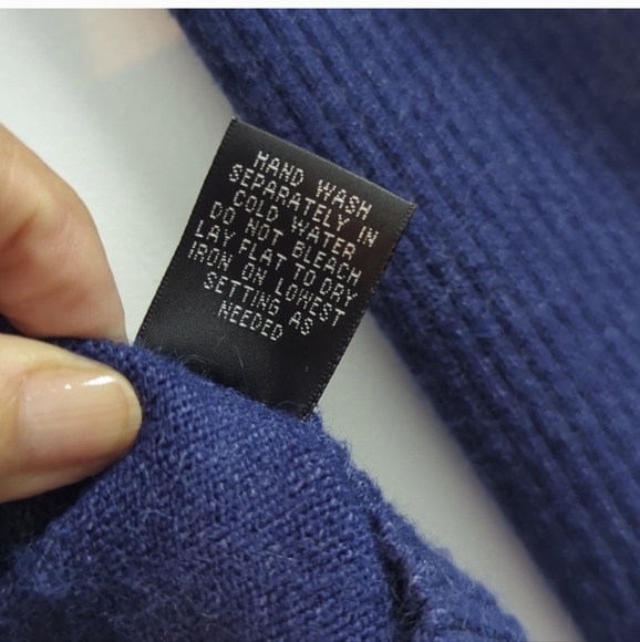 Navy blue long sleeve sweater hoodie pullover, medium, 2 front pockets, by Cyrus - Picture 11 of 11